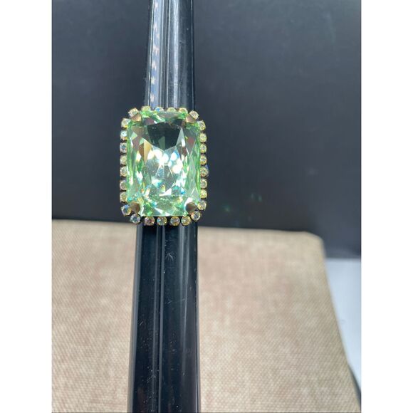 Sorrelli Oversized Green Swarovski Crystal Statement Ring - Picture 3 of 7